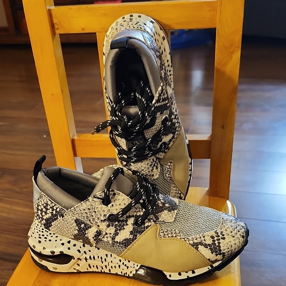 Steve Madden Black and White Athletic Shoes